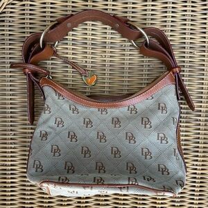 Vintage Dooney & Bourke small shoulder leather bag
